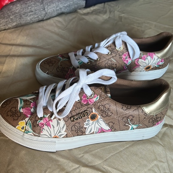 Guess sneakers! 🌸😊❤️ - Picture 2 of 6